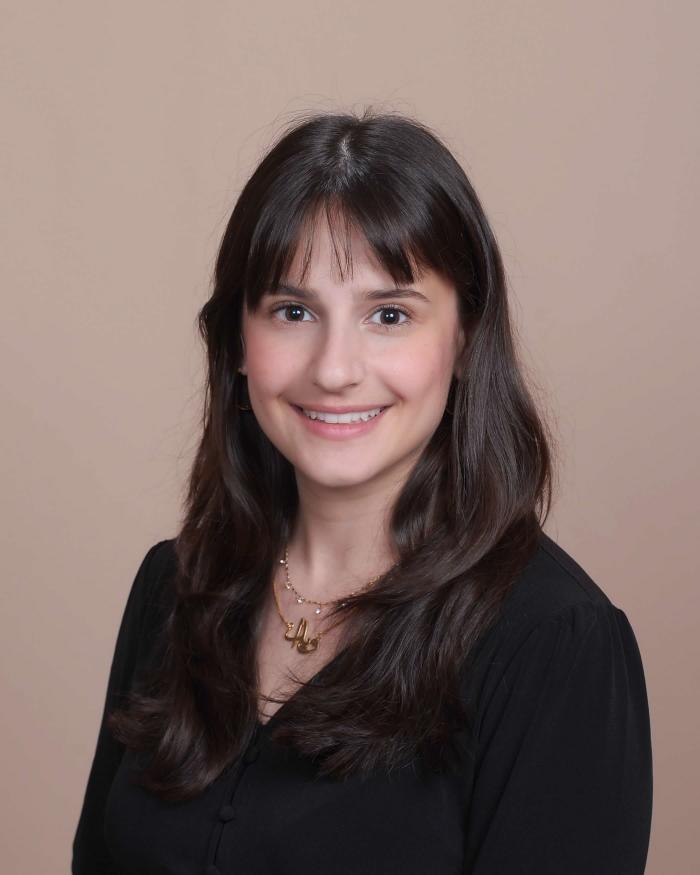 Veeda Baradar Headshot Picture
